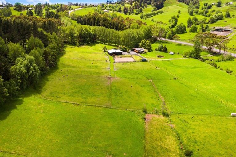 Photo of property in 388 Kahikatea Flat Road, Waitoki, Kaukapakapa, 0871