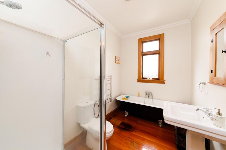 Photo of property in 24 Miro Street, Takaro, Palmerston North, 4410