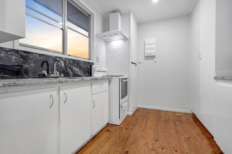 Photo of property in 15 Burbridge Road, Favona, Auckland, 2024