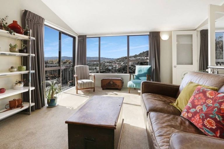 Photo of property in 33 Oak Avenue, Paremata, Porirua, 5024