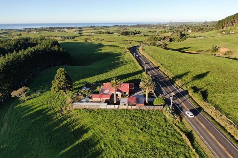 Photo of property in 1606 South Road, Tataraimaka, New Plymouth, 4374