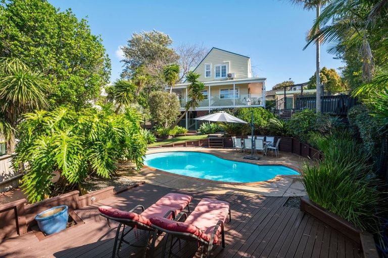 Photo of property in 12 Regia Close, Half Moon Bay, Auckland, 2012