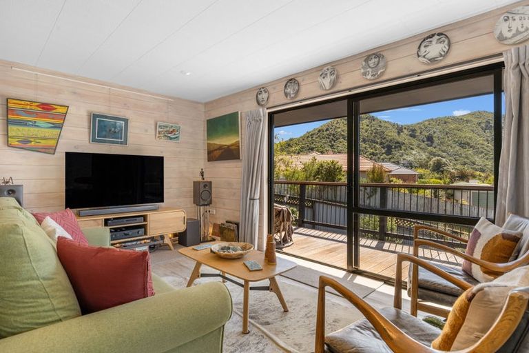 Photo of property in 15 Ranui Street, Waikawa, Picton, 7220