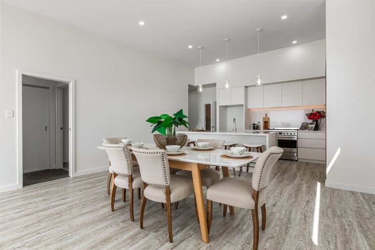 Photo of property in 8b Crispe Road, Clarks Beach, 2122