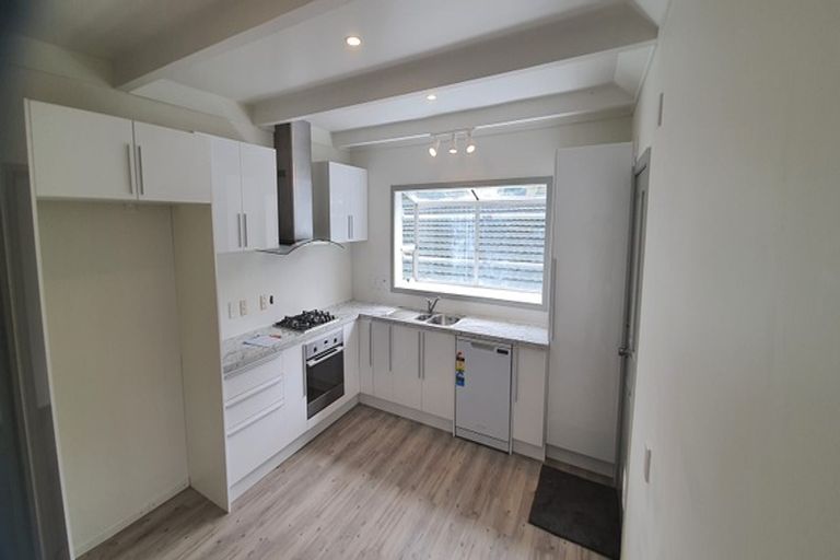 Photo of property in 37 Raroa Terrace, Tawa, Wellington, 5028