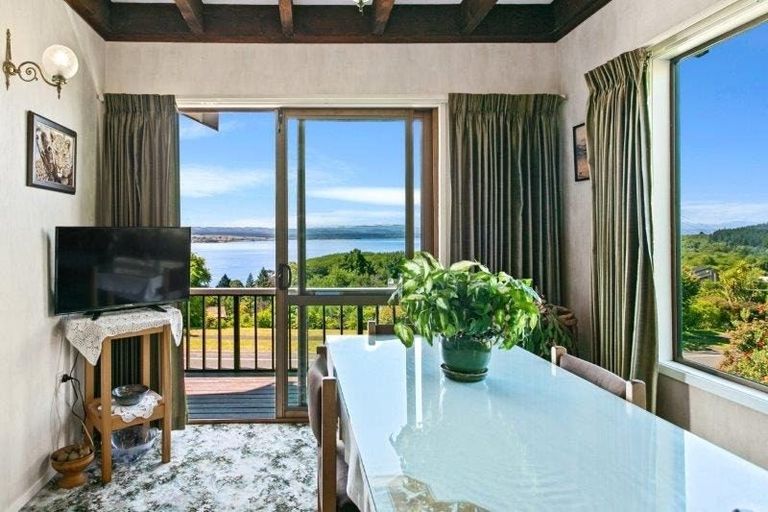 Photo of property in 90 Wakeman Road, Acacia Bay, Taupo, 3330