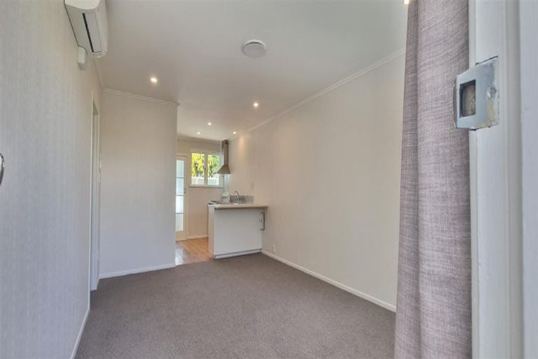Photo of property in 1/105 Te Atatu Road, Te Atatu South, Auckland, 0610