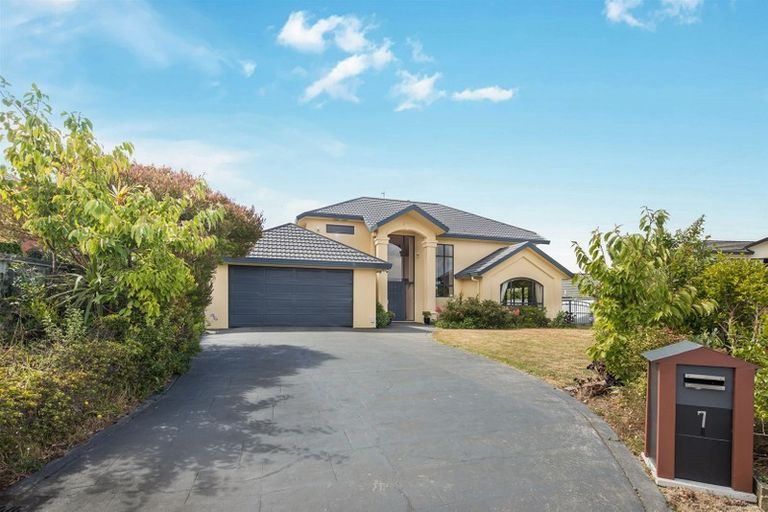Photo of property in 7 Gresford Place, Churton Park, Wellington, 6037
