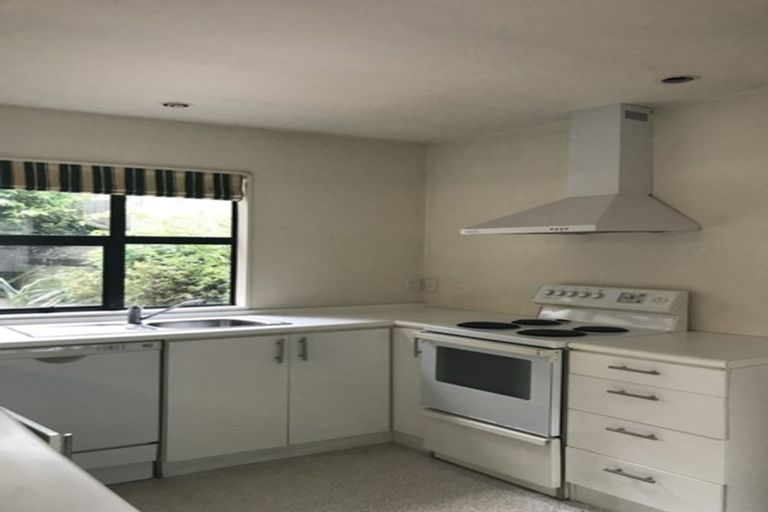 Photo of property in 1/2 Malcolm Lane, Thorndon, Wellington, 6011