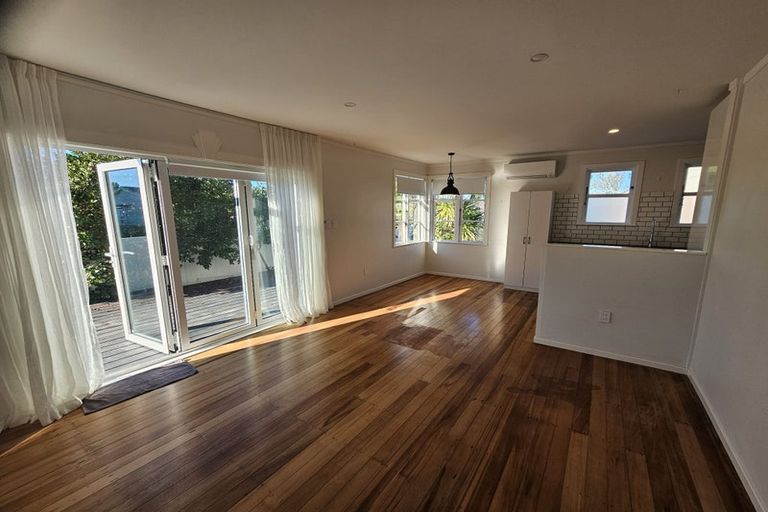 Photo of property in 2a Rewa Street, New Lynn, Auckland, 0600