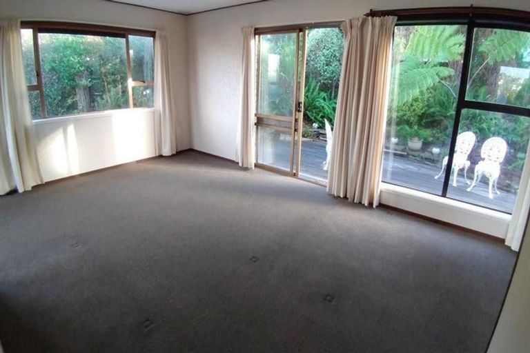 Photo of property in 2/9 Seaton Road, Murrays Bay, Auckland, 0630