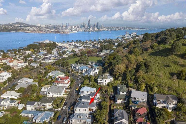 Photo of property in 17 St Aubyn Street, Devonport, Auckland, 0624