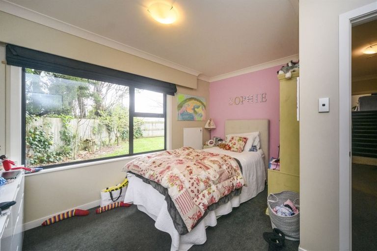 Photo of property in 4 Waicola Drive, Fitzherbert, Palmerston North, 4471