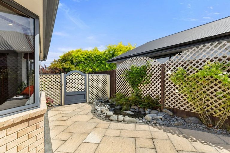 Photo of property in 8 Seclusion Lane, Parklands, Christchurch, 8083