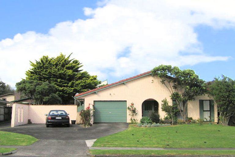 Photo of property in 118 Prince Regent Drive, Half Moon Bay, Auckland, 2012