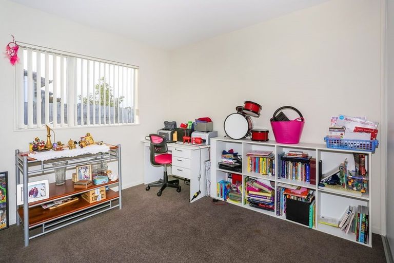 Photo of property in 122 Popokatea Drive, Takanini, 2112