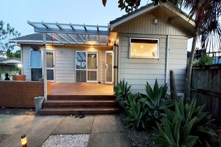 Photo of property in 38 Darren Crescent, Half Moon Bay, Auckland, 2012
