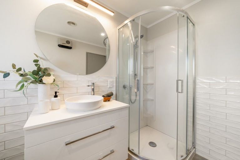 Photo of property in 2/41 Athlone Crescent, Avalon, Lower Hutt, 5011