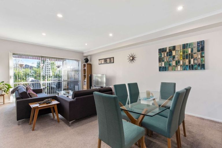 Photo of property in 33 Popokatea Drive, Takanini, 2112