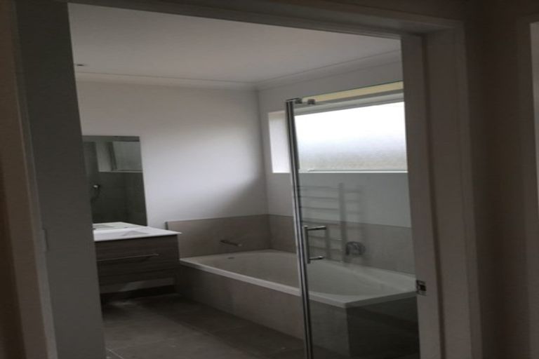 Photo of property in 9 Church Street, Winton, 9720