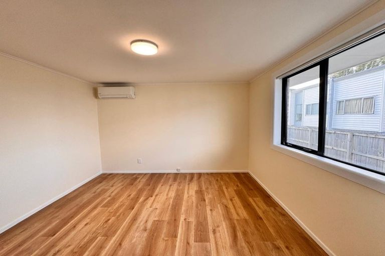 Photo of property in 18 Kelwyn Road, Kelston, Auckland, 0602