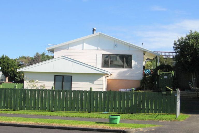 Photo of property in 42 Charntay Avenue, Clover Park, Auckland, 2019