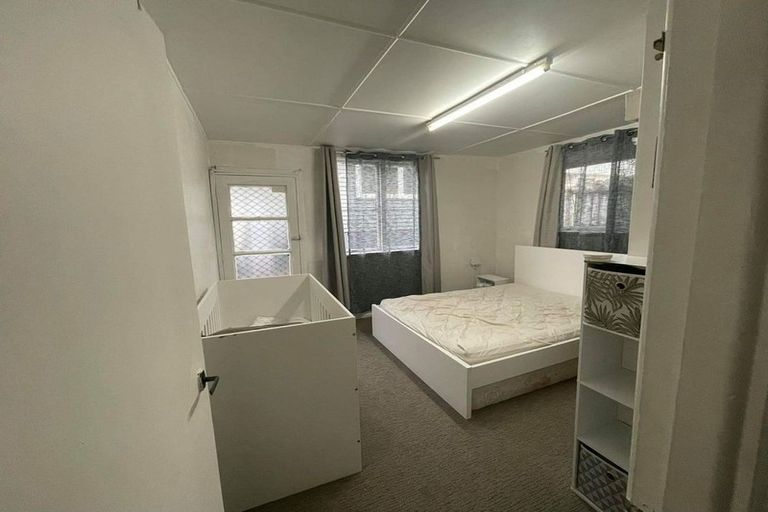 Photo of property in 16 Albert Road, Kelston, Auckland, 0602