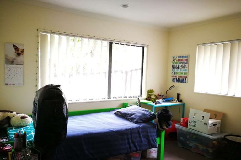 Photo of property in 62b Hogarth Rise, West Harbour, Auckland, 0618