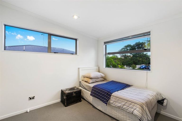 Photo of property in 1 Walton Street, Red Beach, 0932
