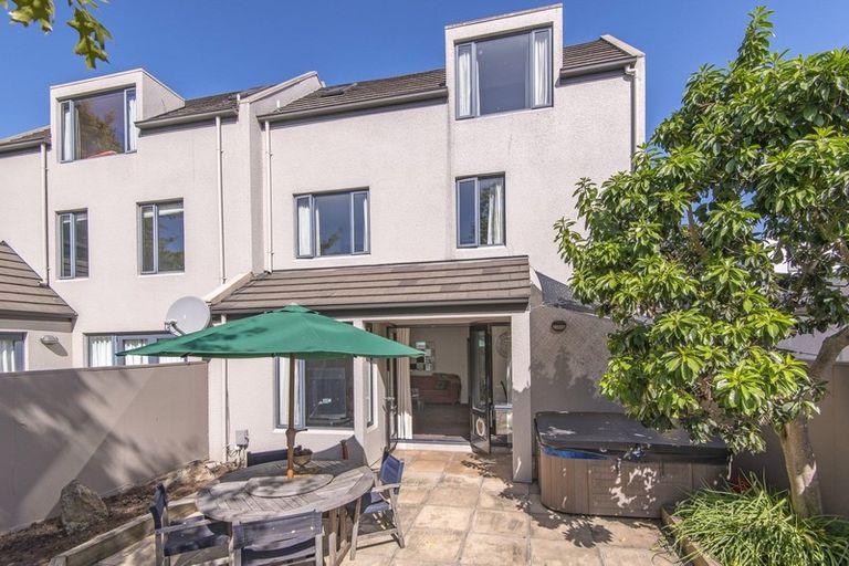 Photo of property in 1 Oakford Close, Riccarton, Christchurch, 8011