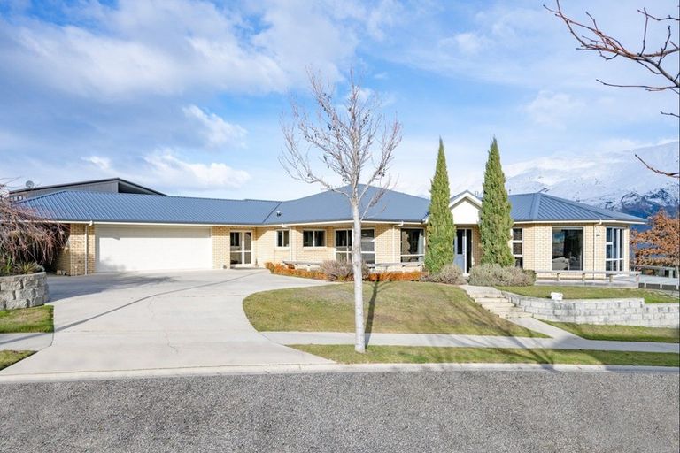 Photo of property in 2 Island View Place, Wanaka, 9305