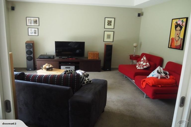 Photo of property in 25 Pentonville Close, Westmorland, Christchurch, 8025
