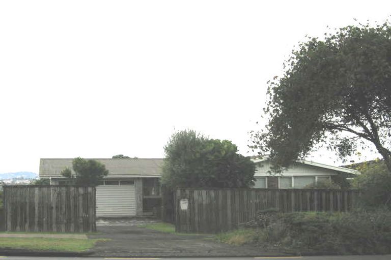 Photo of property in 4331 Great North Road, Glendene, Auckland, 0602