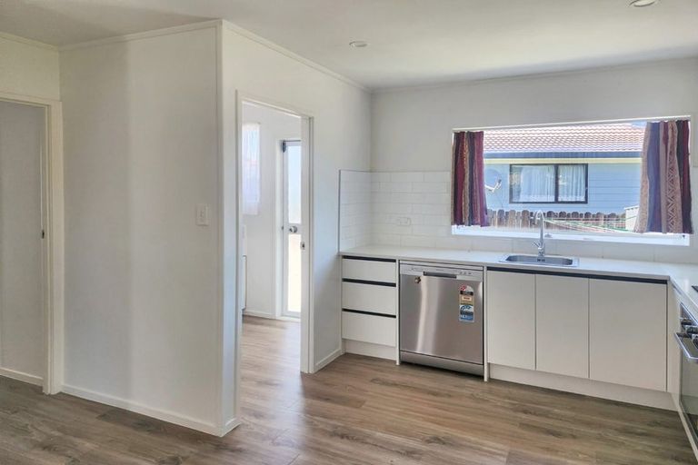 Photo of property in 1/5 Myna Place, Weymouth, Auckland, 2103