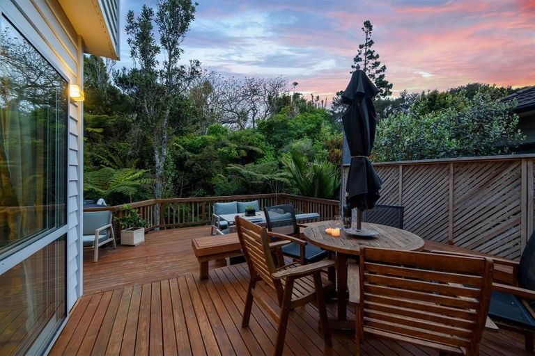 Photo of property in 6b Cronin Place, Beach Haven, Auckland, 0626