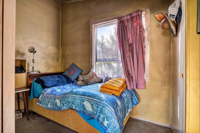 Photo of property in 82 Railway Street, Eltham, 4322