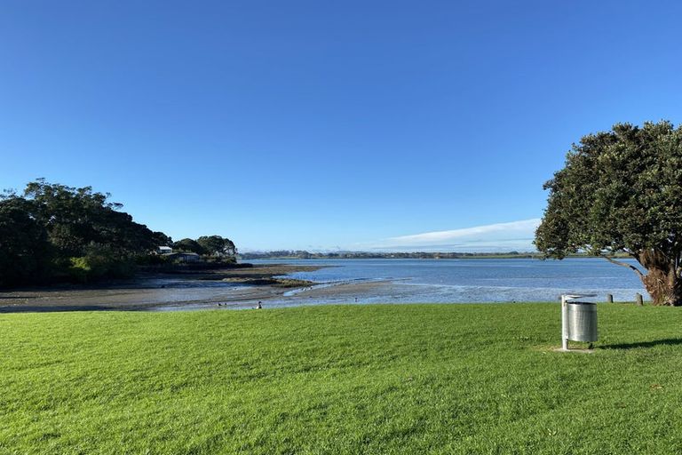 Photo of property in 1/15 Roys Road, Weymouth, Auckland, 2103