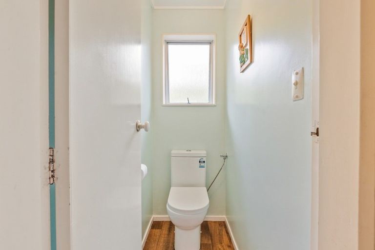 Photo of property in 28b Hillside Drive, Maoribank, Upper Hutt, 5018