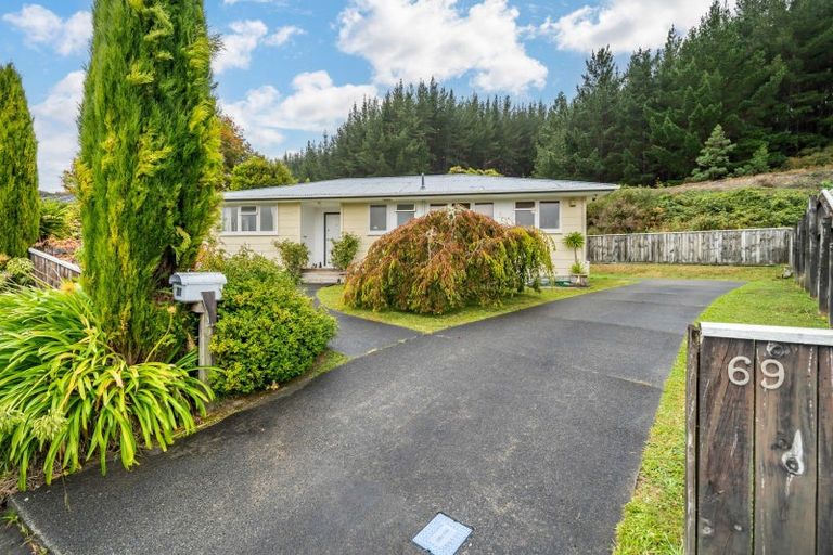 Photo of property in 69 Moeraki Road, Maoribank, Upper Hutt, 5018