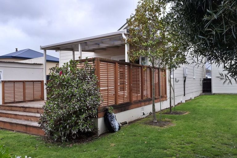 Photo of property in 15 Douglas Street, West End, Palmerston North, 4412