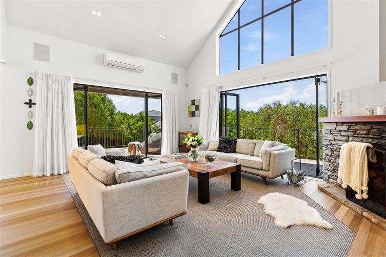 Photo of property in 86a Wiseley Road, West Harbour, Auckland, 0618