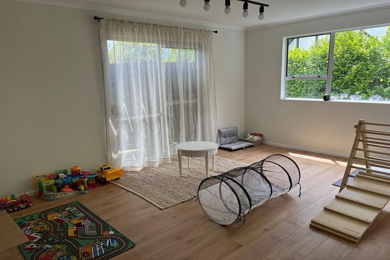 Photo of property in 43 Woodman Drive, Tawa, Wellington, 5028