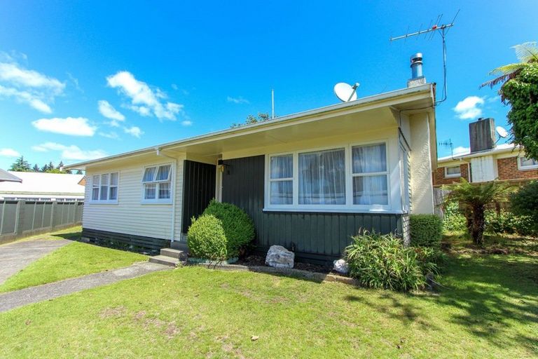 Photo of property in 14 Totaravale Street, Pukehangi, Rotorua, 3015