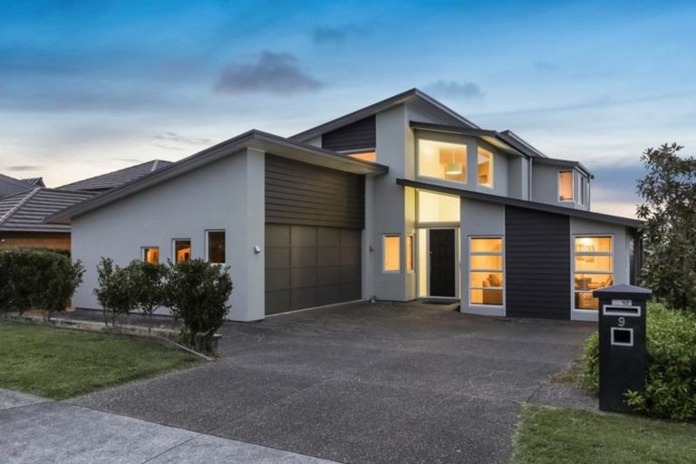 Photo of property in 9 Corsica Way, Karaka, Papakura, 2113