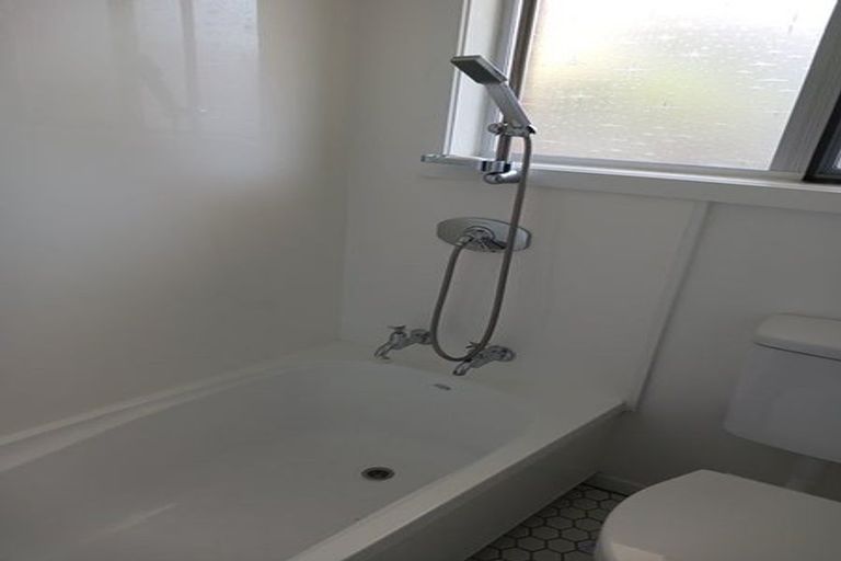 Photo of property in 1a Ruamahanga Crescent, Terrace End, Palmerston North, 4410