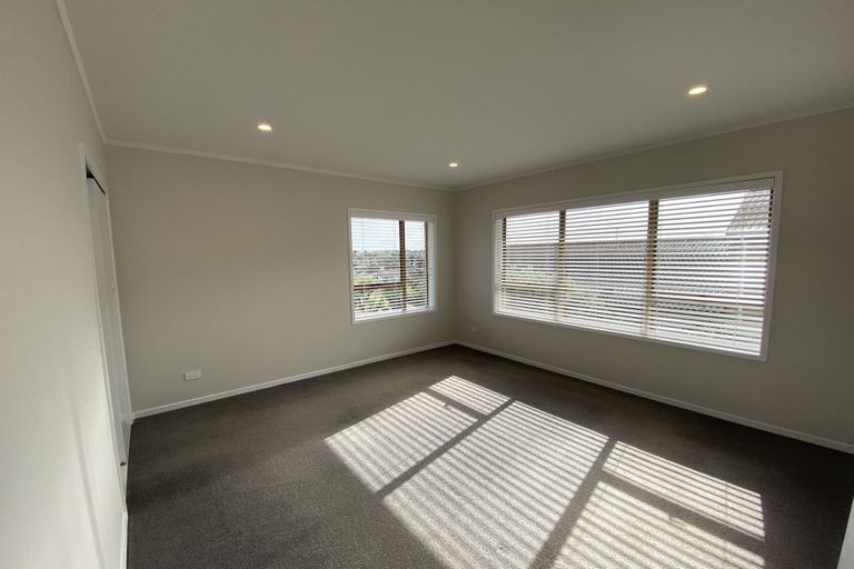 Photo of property in 1/32 Shanaway Rise, Hillcrest, Auckland, 0627