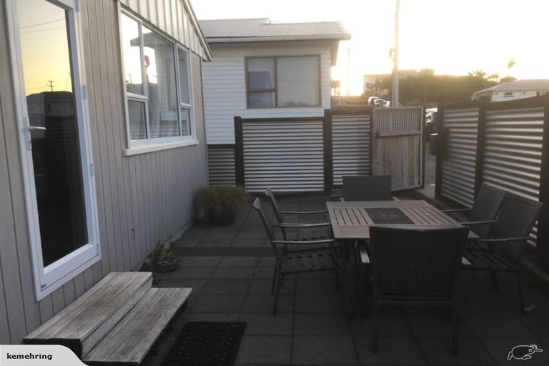 Photo of property in 168 Molesworth Street, New Plymouth, 4312