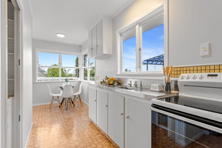 Photo of property in 63 Divich Avenue, Te Atatu South, Auckland, 0610