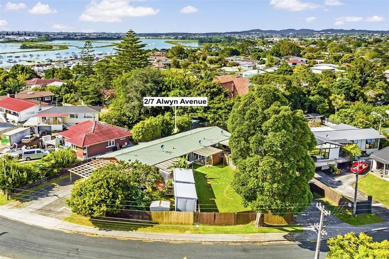 Photo of property in 2/7 Alwyn Avenue, Te Atatu South, Auckland, 0610