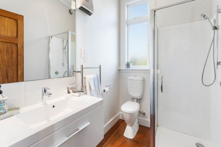 Photo of property in 111 Wharf Road, Clarks Beach, Pukekohe, 2679